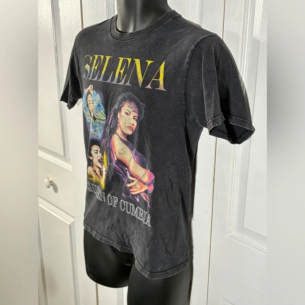 Selena Quintanilla Queen of Cumbia Graphic Vintage T Shirt - Picture 2 of 9